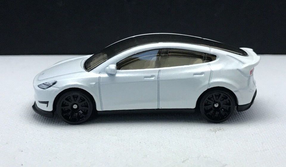 Tesla Model Y and more 2023 Hot Wheels Mainlines