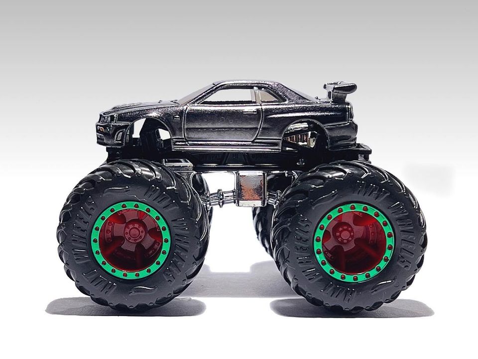 Nissan Skyline GT-R (BNR34) & More Monster Trucks